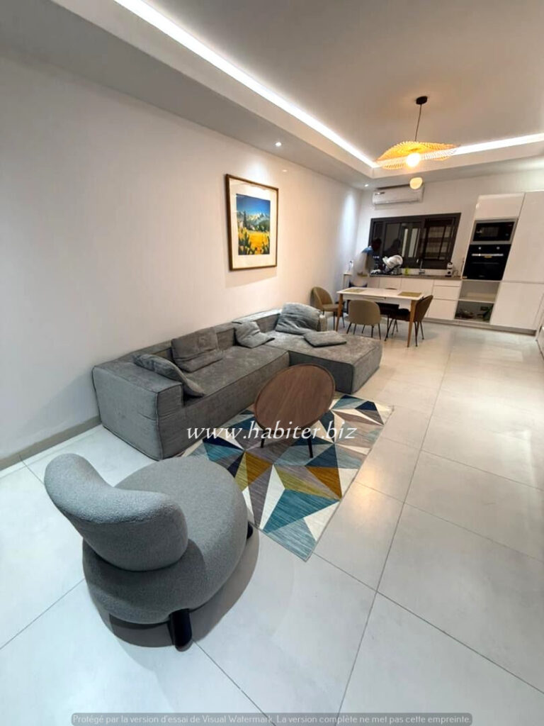 Studio à vendre avec les meubles sur la VDN