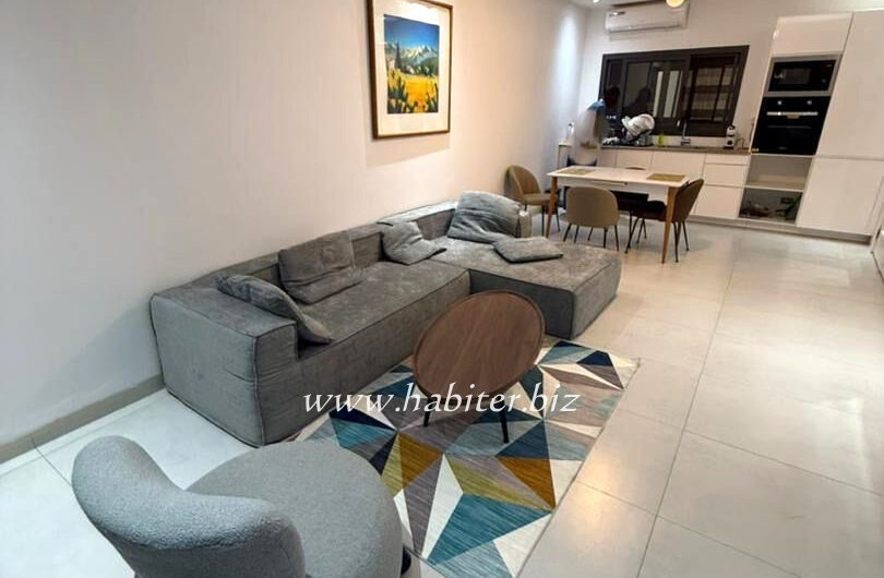 Studio à vendre avec les meubles sur la VDN