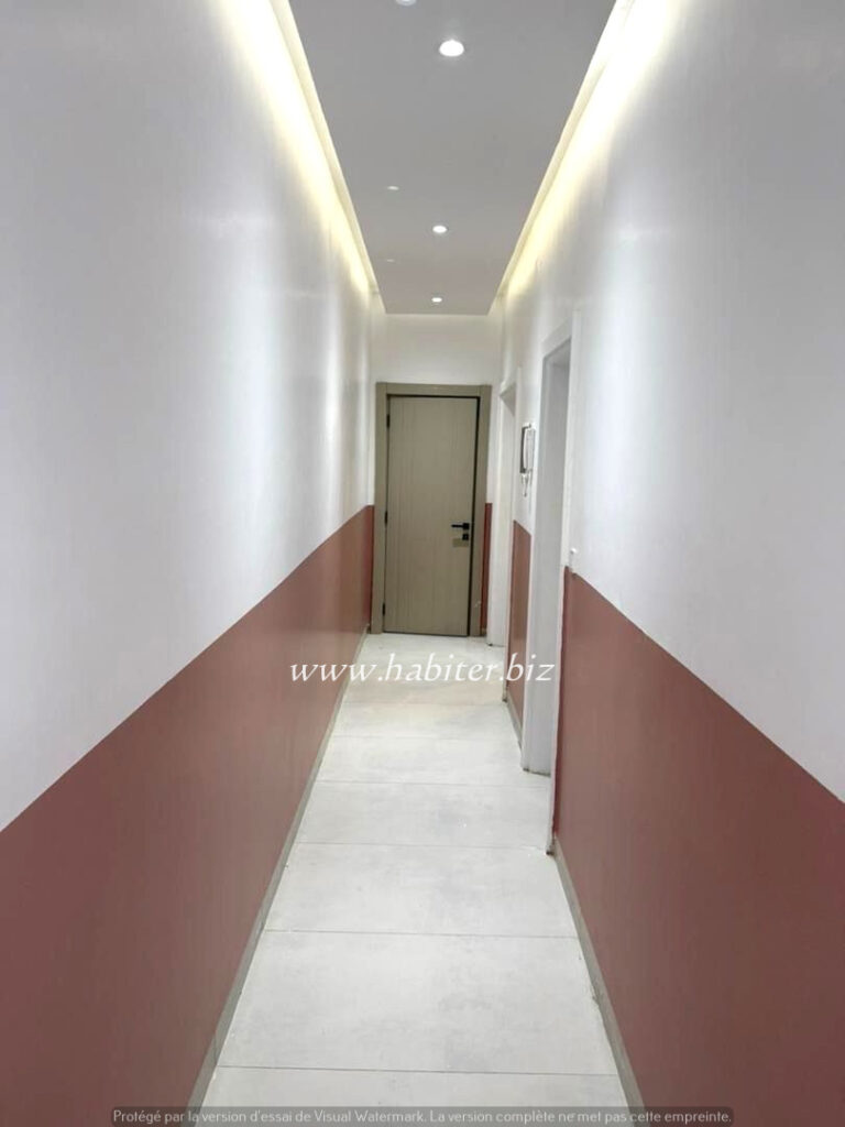 Studio à vendre avec les meubles sur la VDN