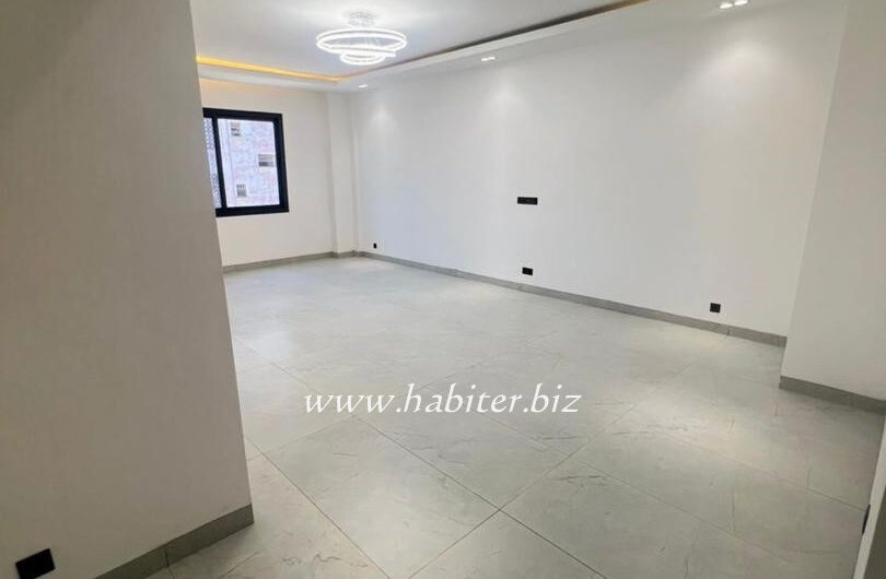 Appartement à louer au Point E