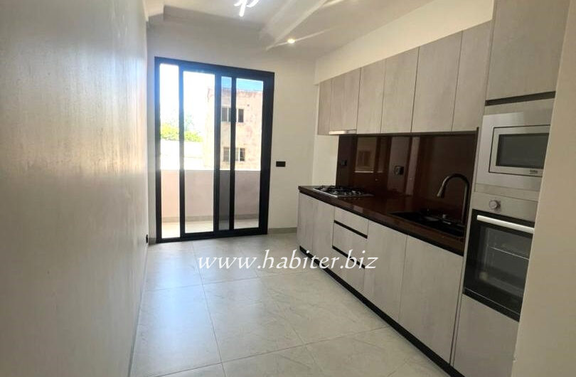 Appartement à louer au Point E