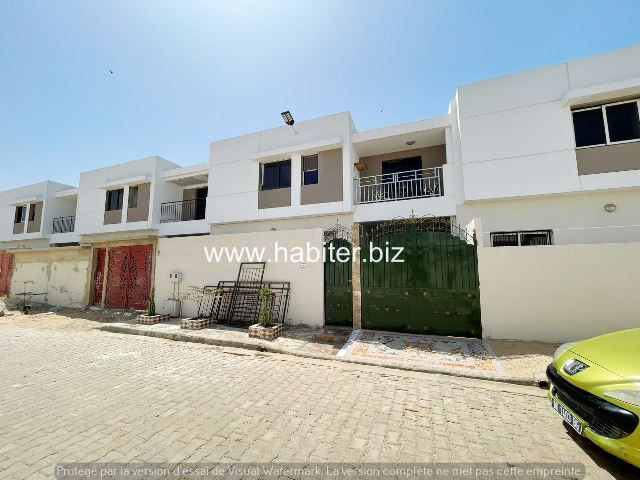 Villa R+1 à vendre à petit Mbao Villeneuve