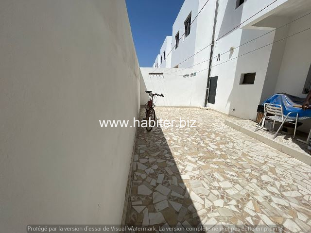 Villa R+1 à vendre à petit Mbao Villeneuve
