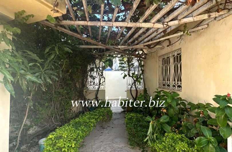 Villa R+1 à vendre à Sipres 1