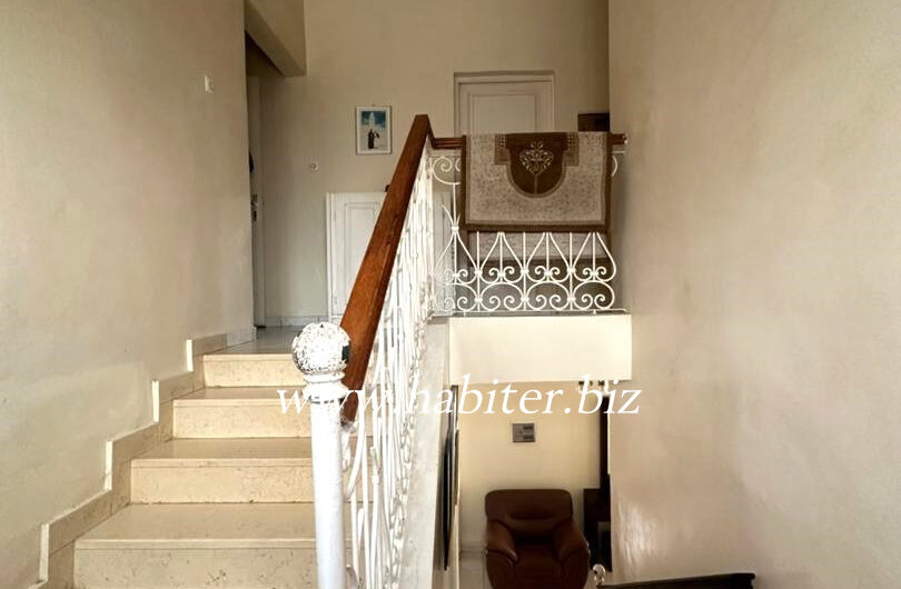 Villa R+1 à vendre à Sipres 1