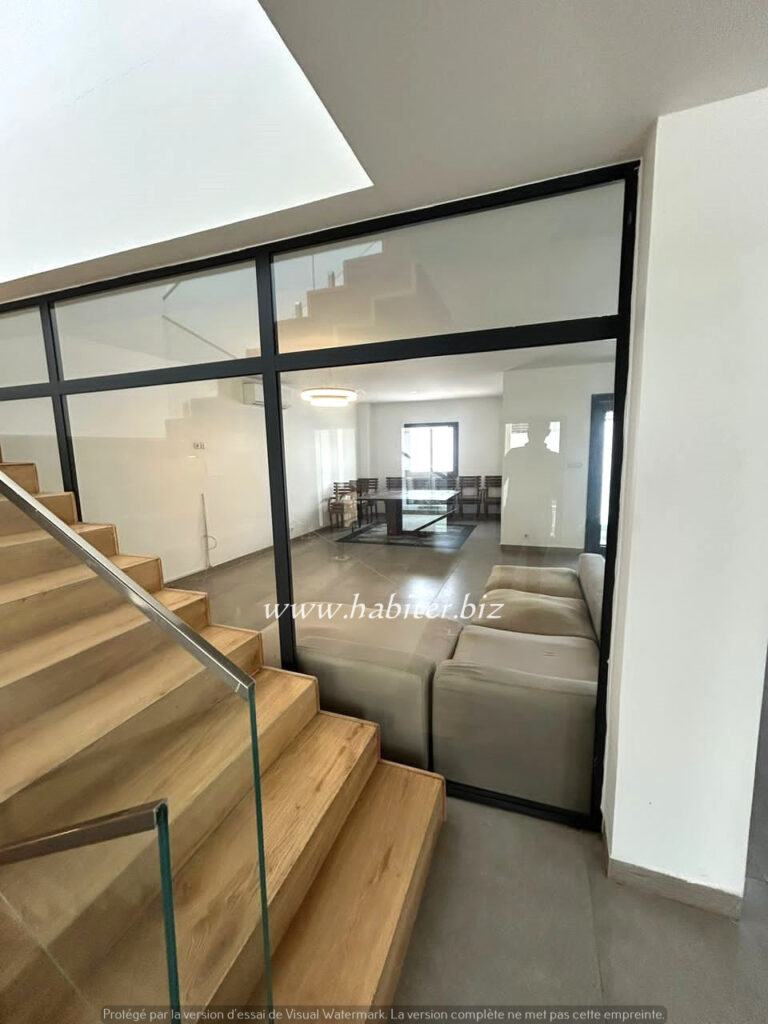 Magnifique villa de 300m2 à la louer à la cité Mourtada