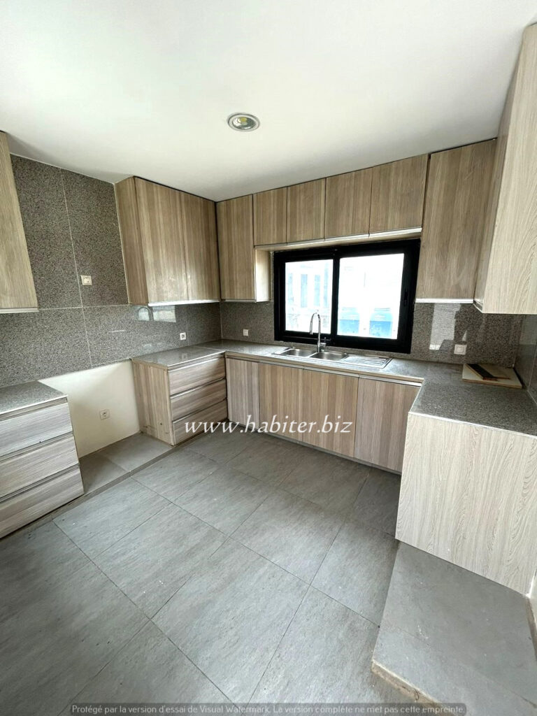 Magnifique villa de 300m2 à la louer à la cité Mourtada