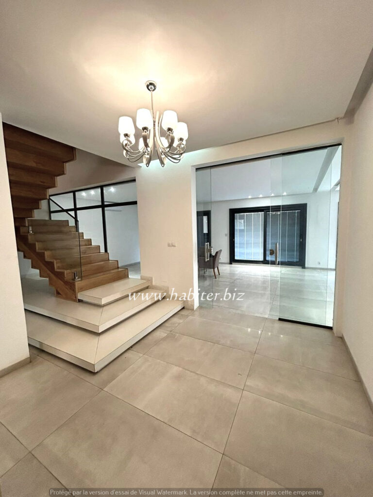 Magnifique villa de 300m2 à la louer à la cité Mourtada