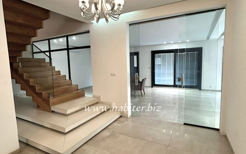 Magnifique villa de 300m2 à la louer à la cité Mourtada