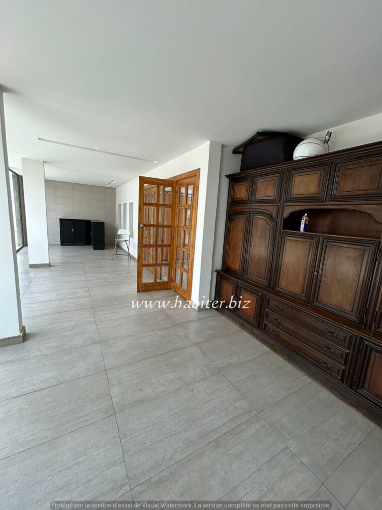 Magnifique villa de 300m2 à la louer à la cité Mourtada