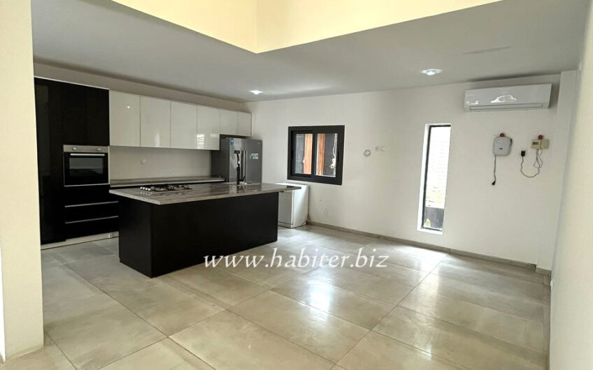 Magnifique villa de 300m2 à la louer à la cité Mourtada