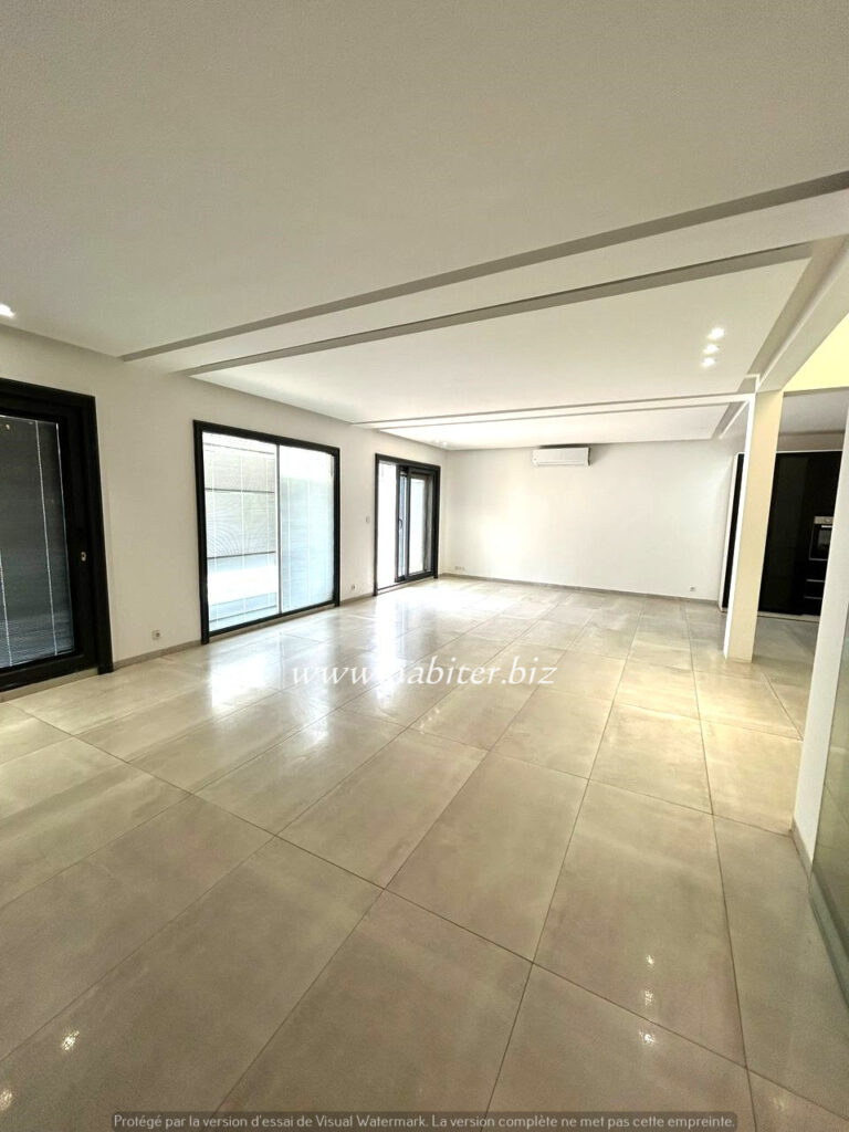 Magnifique villa de 300m2 à la louer à la cité Mourtada