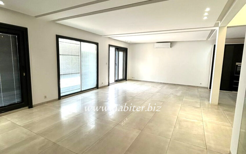 Magnifique villa de 300m2 à la louer à la cité Mourtada