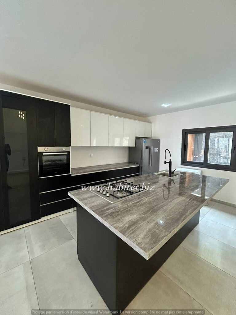 Magnifique villa de 300m2 à la louer à la cité Mourtada