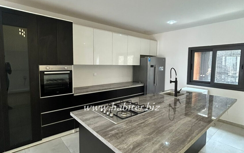Magnifique villa de 300m2 à la louer à la cité Mourtada