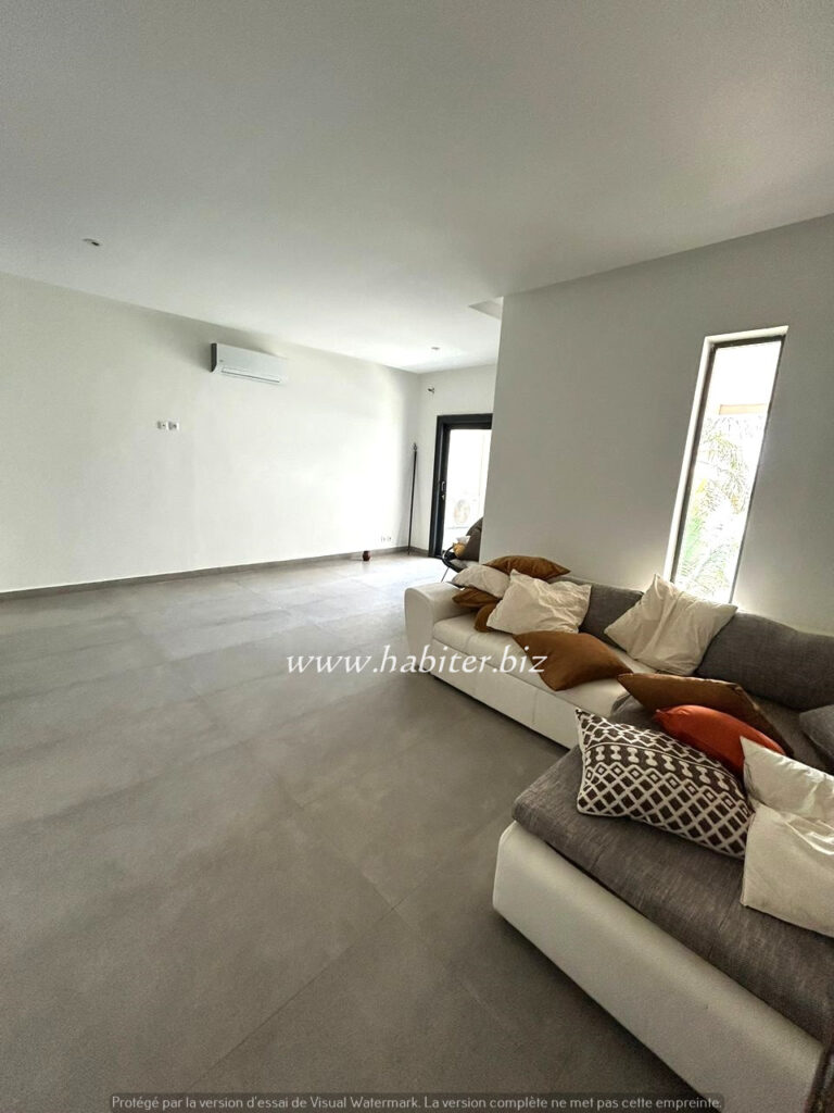 Magnifique villa de 300m2 à la louer à la cité Mourtada