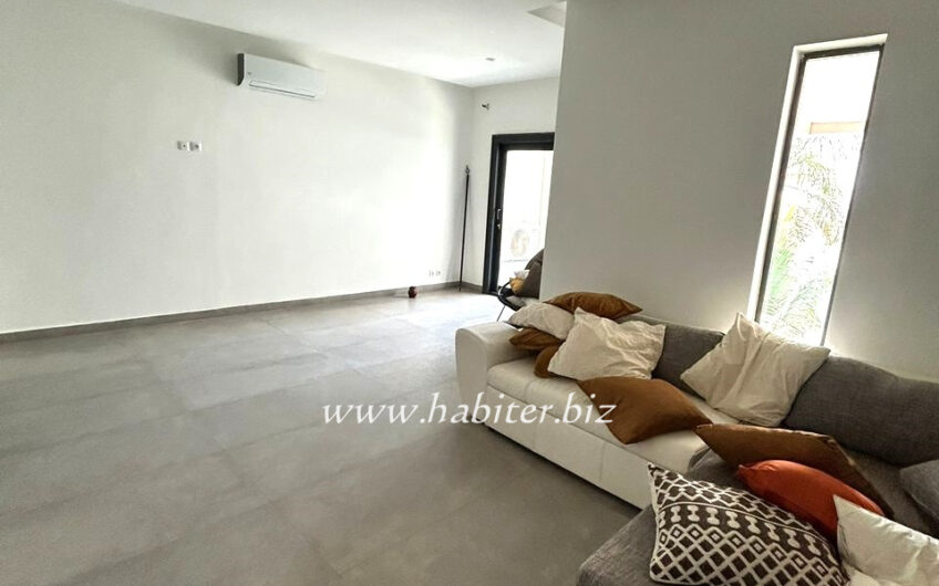 Magnifique villa de 300m2 à la louer à la cité Mourtada