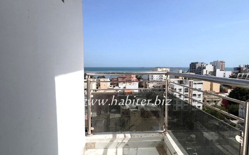 Penthouse de standing à louer à Fann Hock avec vue sur mer
