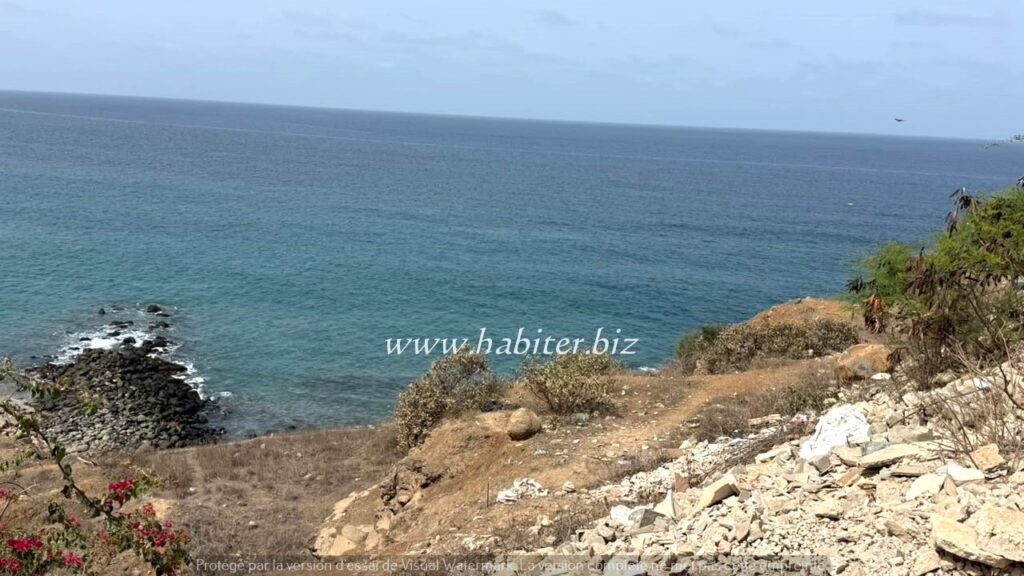 Terrain double façade à vendre fenêtre Mermoz