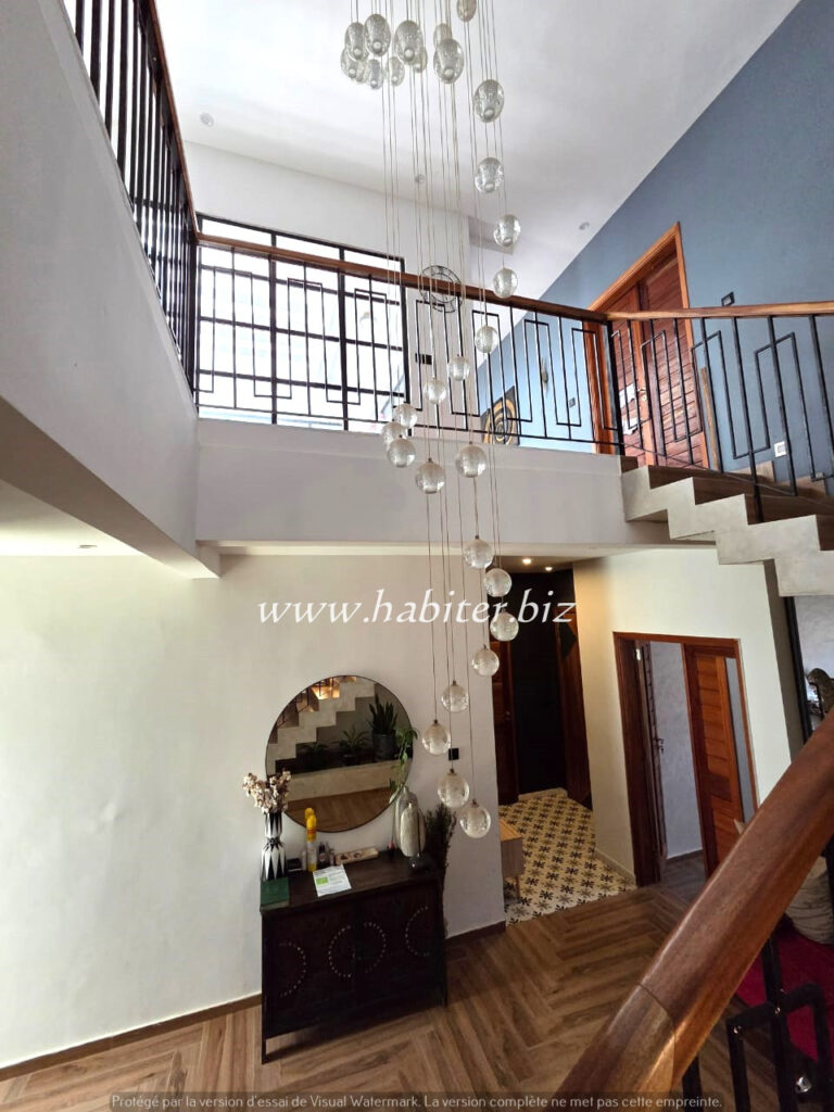 Appartement duplex à louer aux Almadies à la zone de recasement