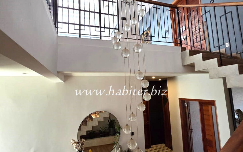 Appartement duplex à louer aux Almadies à la zone de recasement