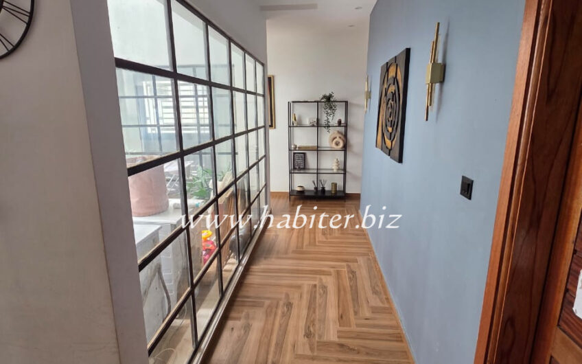 Appartement duplex à louer aux Almadies à la zone de recasement