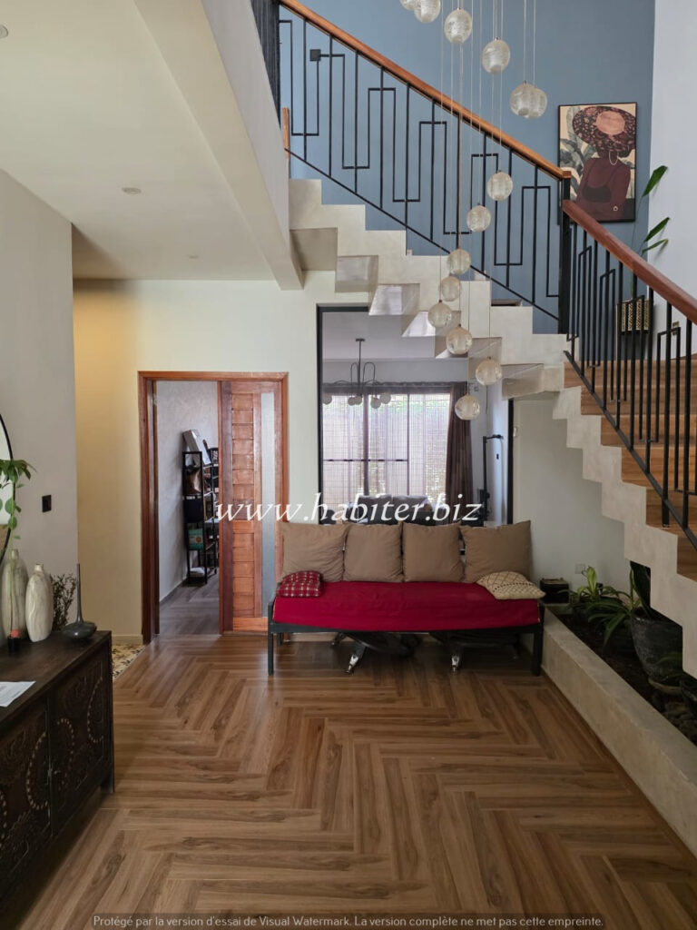 Appartement duplex à louer aux Almadies à la zone de recasement