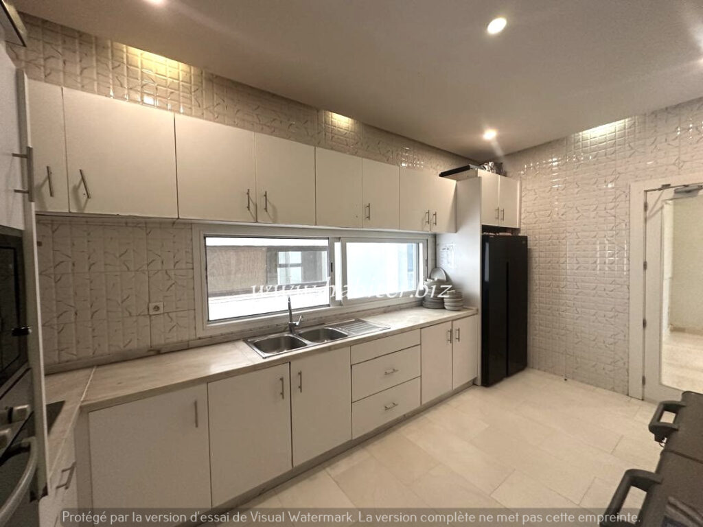 Appartement vide à louer aux Almadies rte du KING FAHD