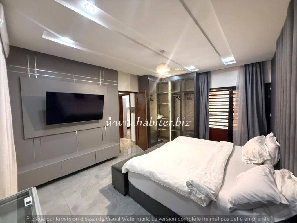 Villa R+2 meublée à louer à la Sicap baobab