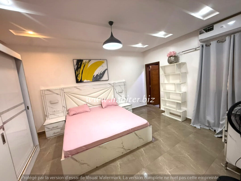 Villa R+2 meublée à louer à la Sicap baobab