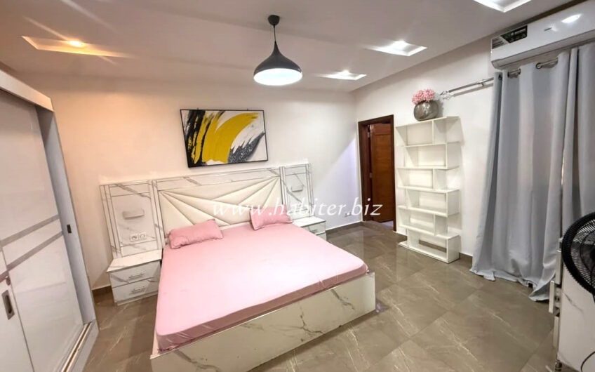 Villa R+2 meublée à louer à la Sicap baobab