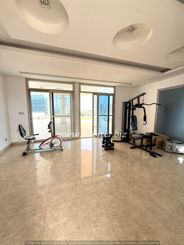 Villa R+2 à louer aux Mamelles dans la cité Cheikh Amar