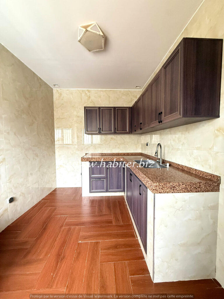 Villa R+2 à louer aux Mamelles dans la cité Cheikh Amar