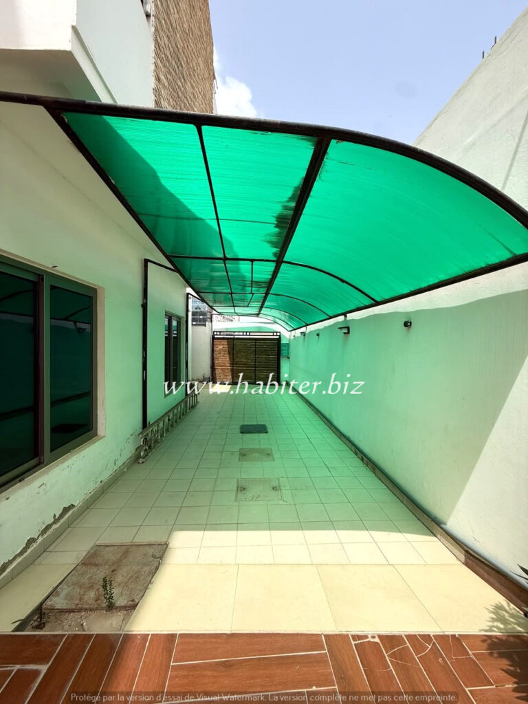 Villa R+2 à louer aux Mamelles dans la cité Cheikh Amar