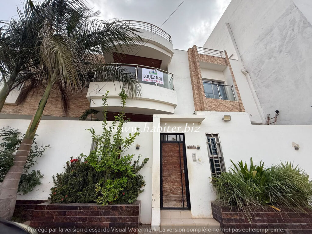 Villa R+2 à louer aux Mamelles dans la cité Cheikh Amar