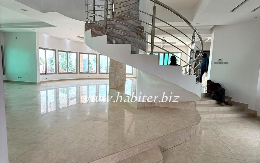 Villa R+2 à louer aux Mamelles dans la cité Cheikh Amar