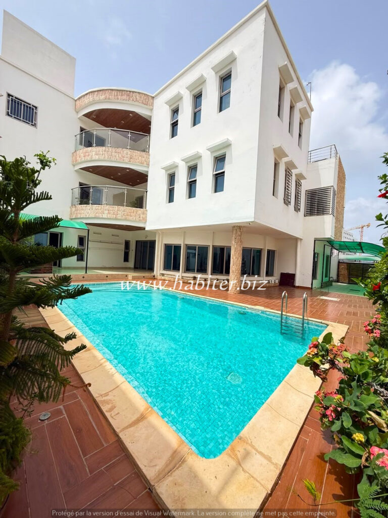 Villa R+2 à louer aux Mamelles dans la cité Cheikh Amar