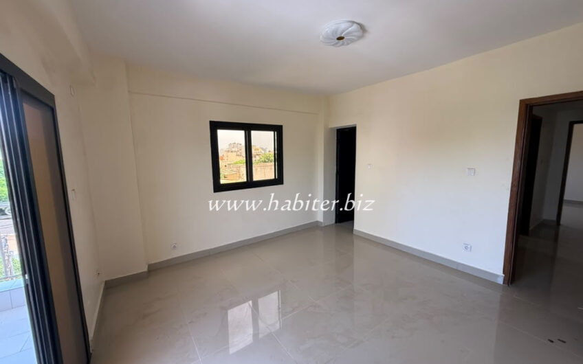 Appartement à louer à la Sicap baobab