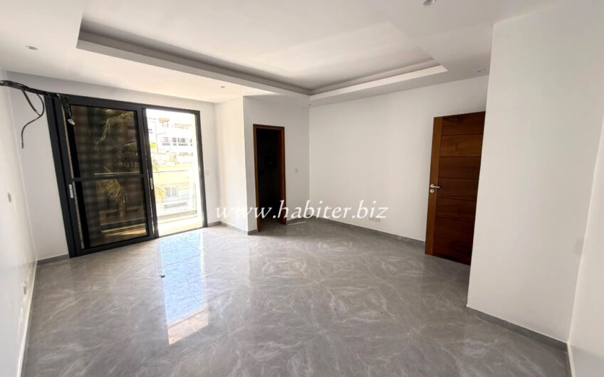 Appartement à louer à la Sicap foire