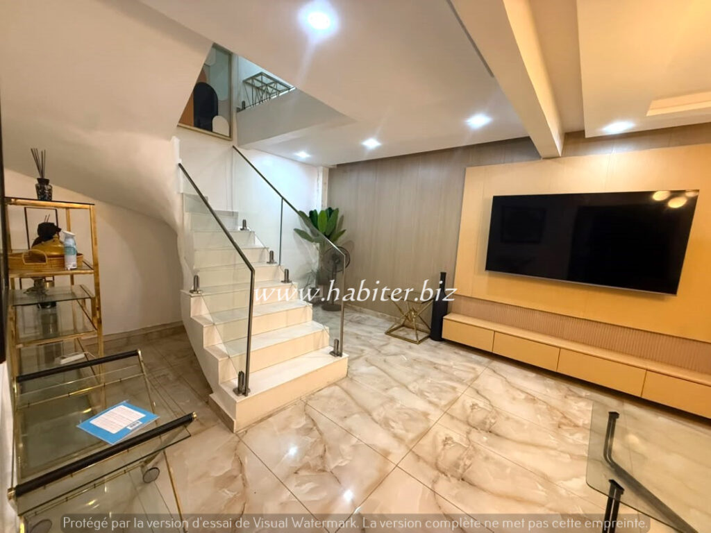 Villa R+2 meublée à louer à la Sicap baobab