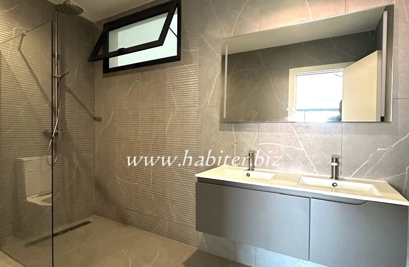 Appartement à louer aux Almadies sur la route du King Fadh