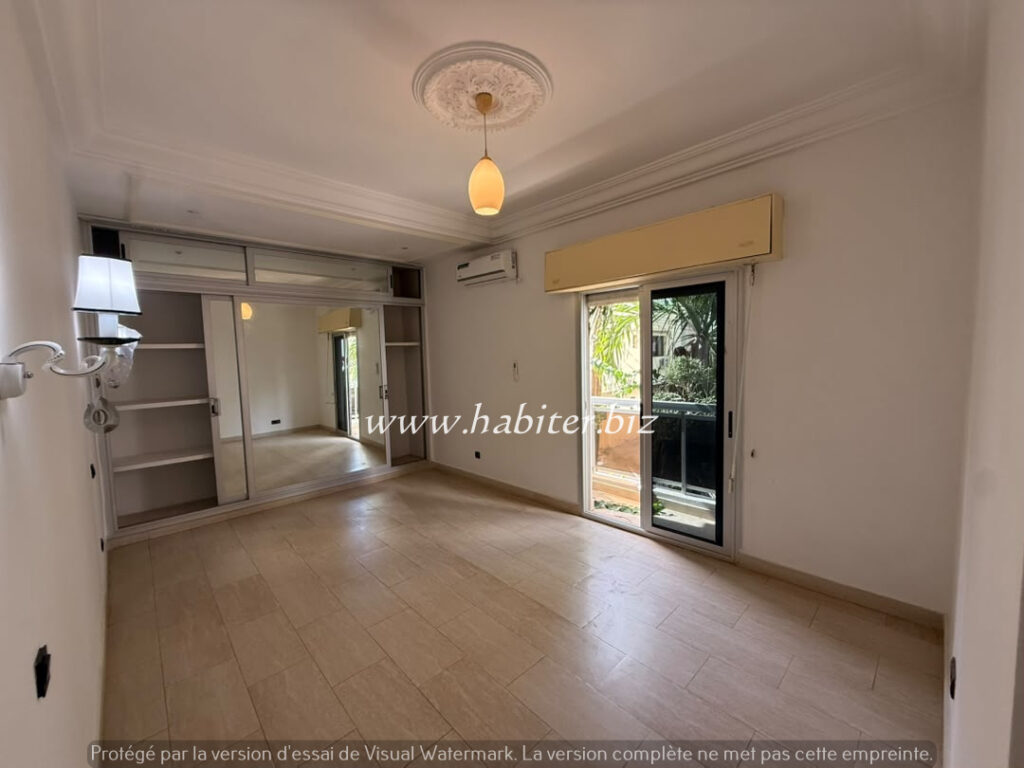 Villa R+1 à louer à Mermoz à la cité Sonatel