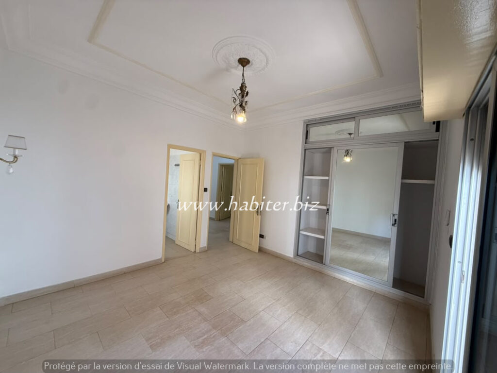 Villa R+1 à louer à Mermoz à la cité Sonatel