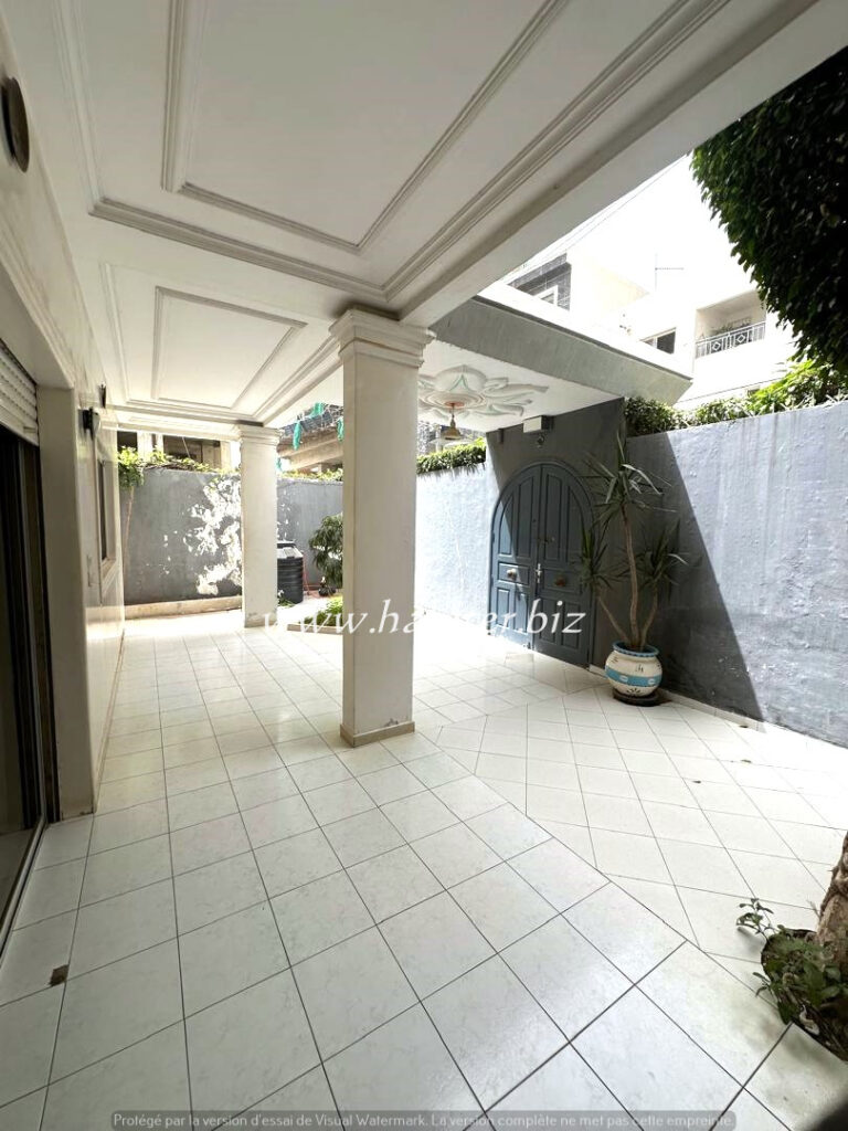 Villa R+1 à louer au point E